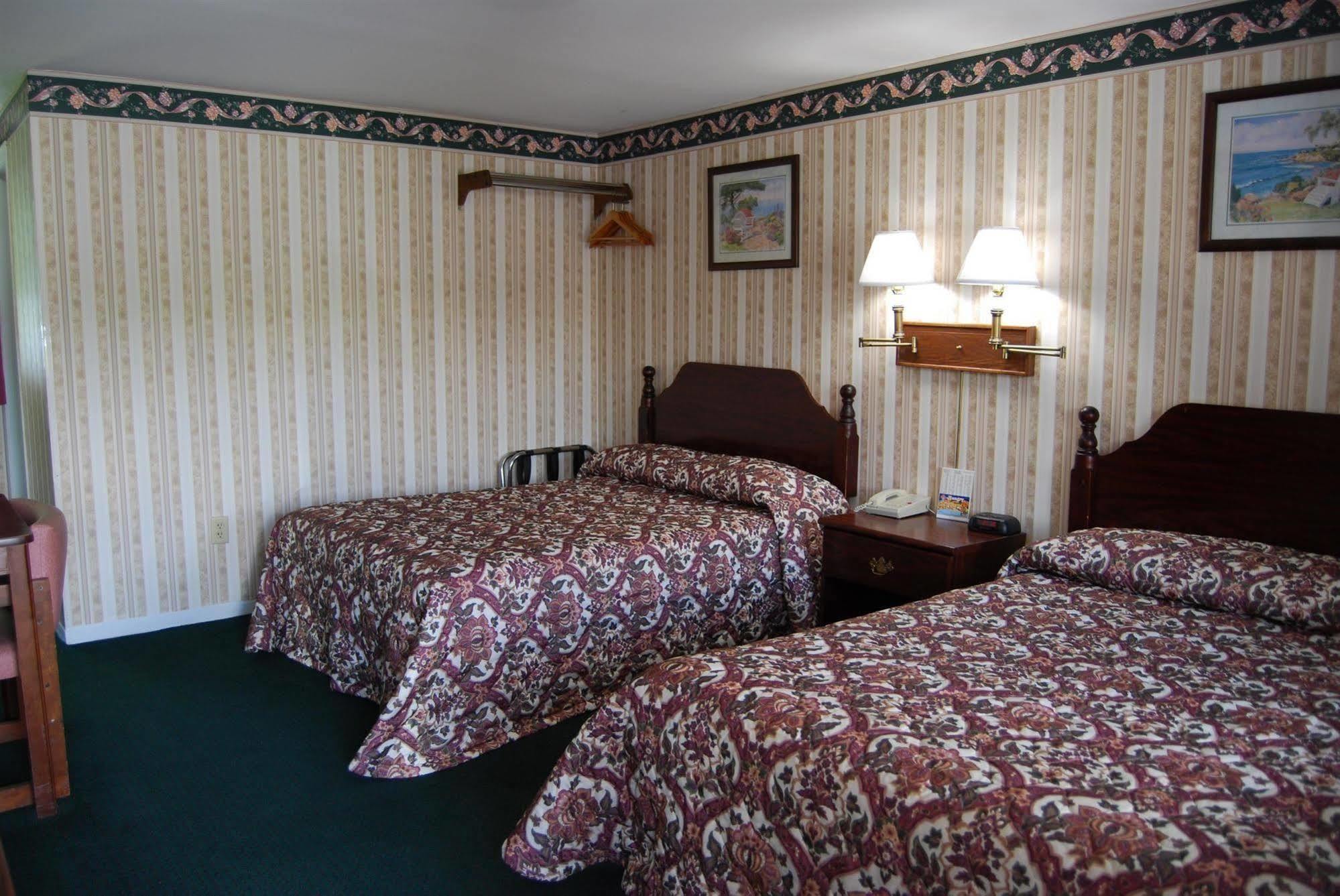 Lenox Inn Exterior photo