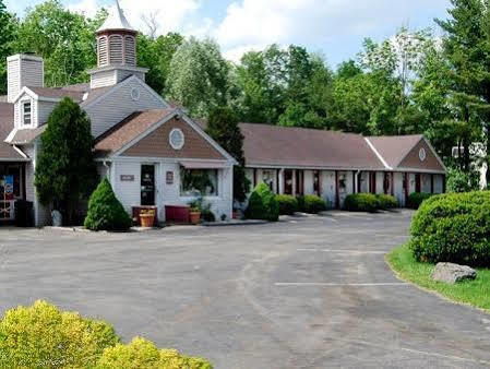 Lenox Inn Exterior photo