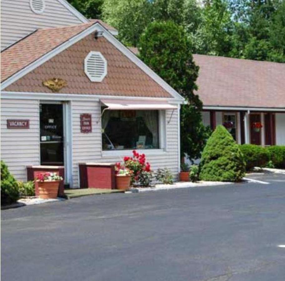 Lenox Inn Exterior photo